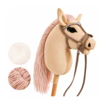 Palomino stokpaard met zachtroze manen en taupe hoofdstel met strass frontriem