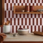 Zelfklevende wandpanelen als spatwand in de keuken